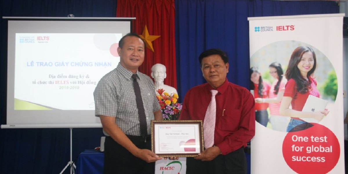 Lễ trao giấy chứng nhận “Địa điểm đăng ký và thi IELTS” với Hội Đồng Anh. Lễ trao giấy chứng nhận “Địa điểm đăng ký và thi IELTS” với Hội Đồng Anh.