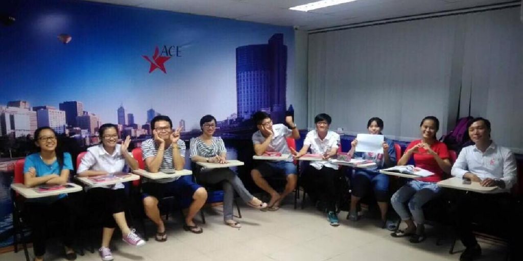 Lớp học tại trung tâm tiếng Anh ACE Language Center.