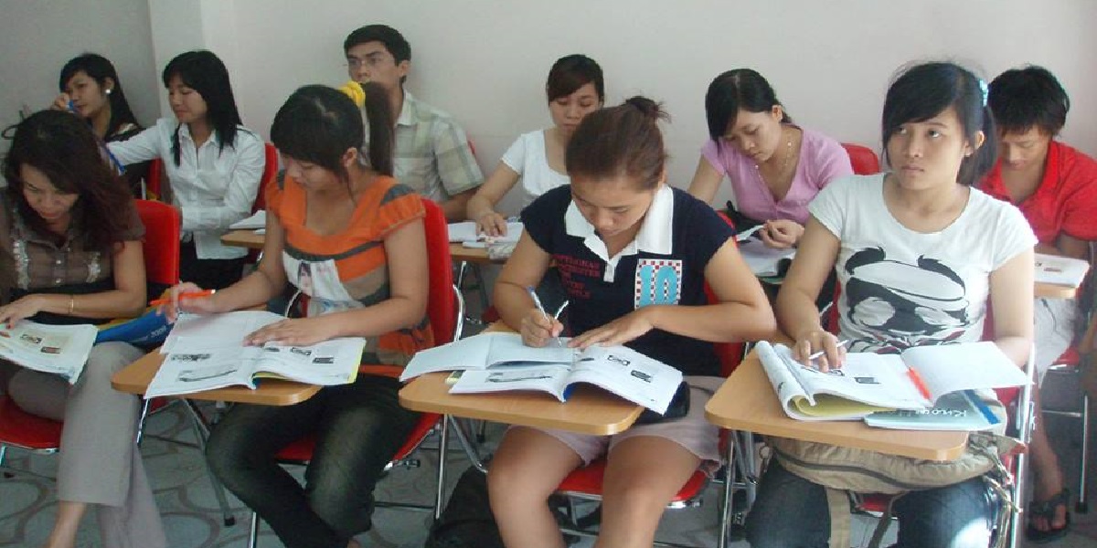 Lớp học tại trung tâm ngoại ngữ Trí tuệ - BIET.