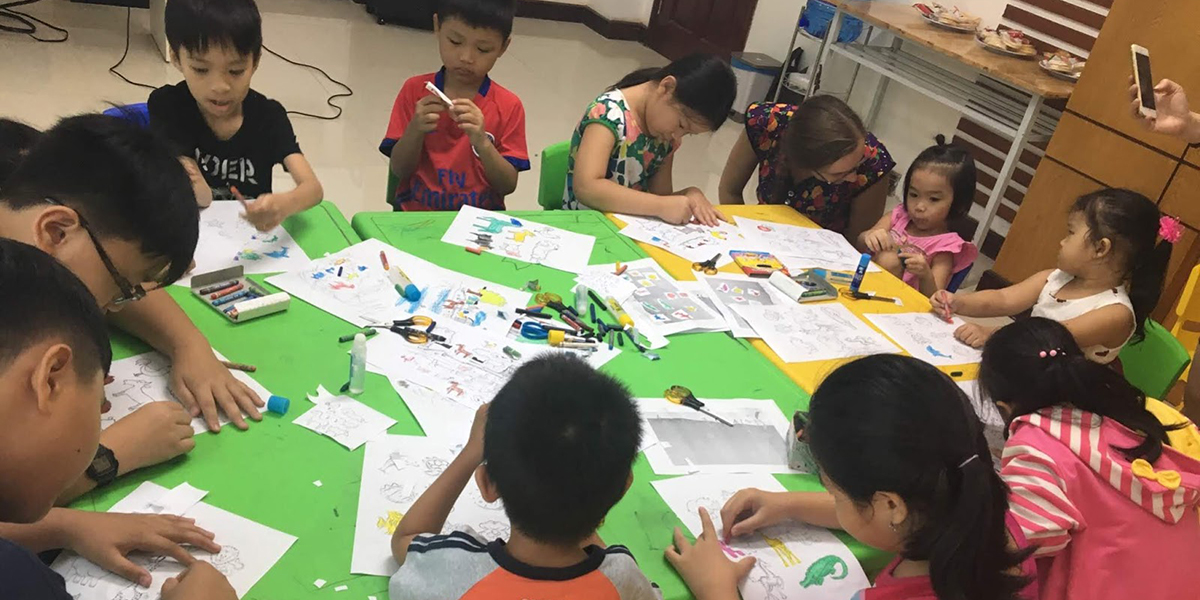 Khóa học tiếng Anh giao tiếp với nhiều hoạt động ngoại khóa tại trung tâm VAE Nha Trang