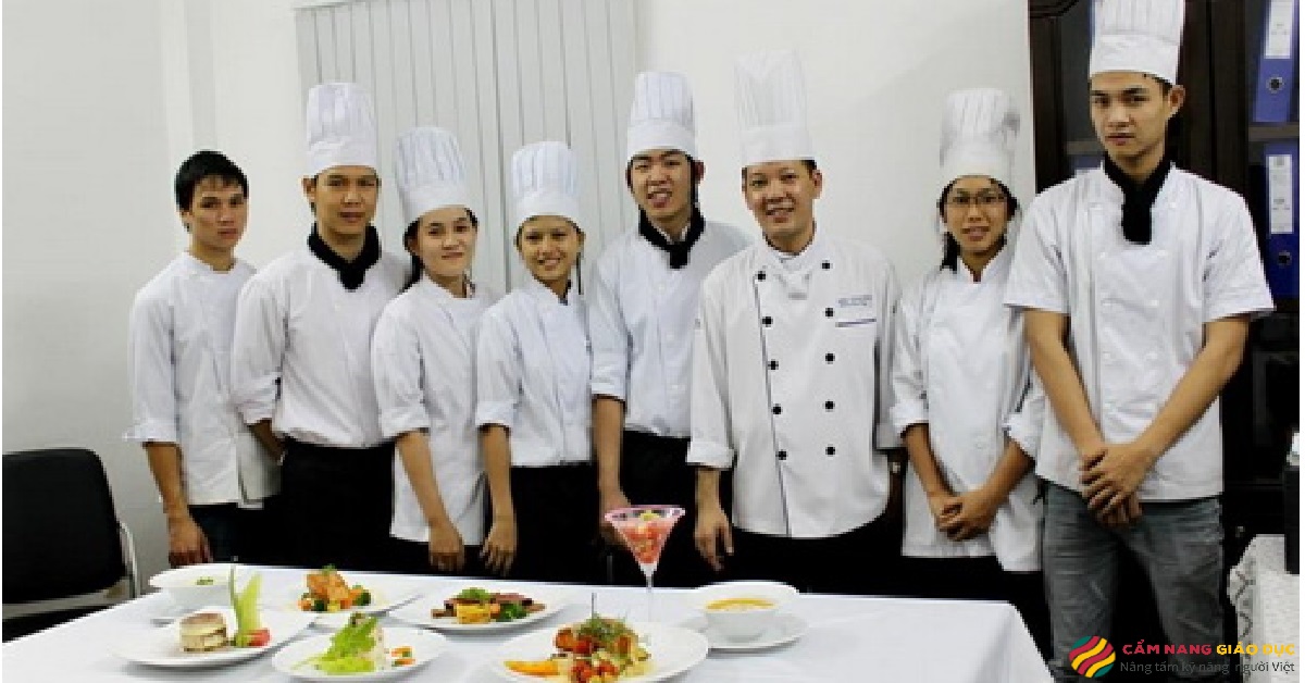 Học viên tại trường trung cấp nấu ăn Đông Đô.