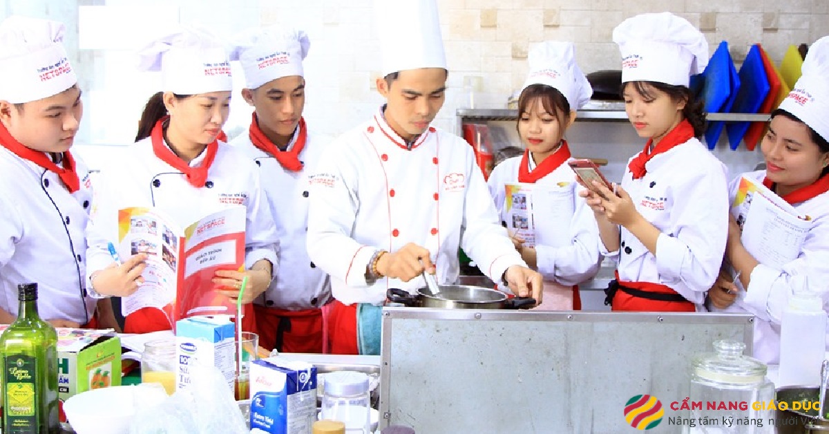 Top 10 trường dạy nấu ăn TPHCM uy tín nhất năm 2022