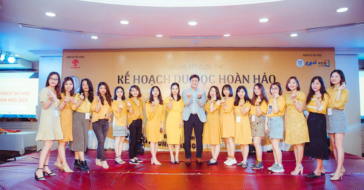 Trung tâm tư vấn du học Hàn Quốc tại Hà Nội Sunny với đội ngũ trẻ trung