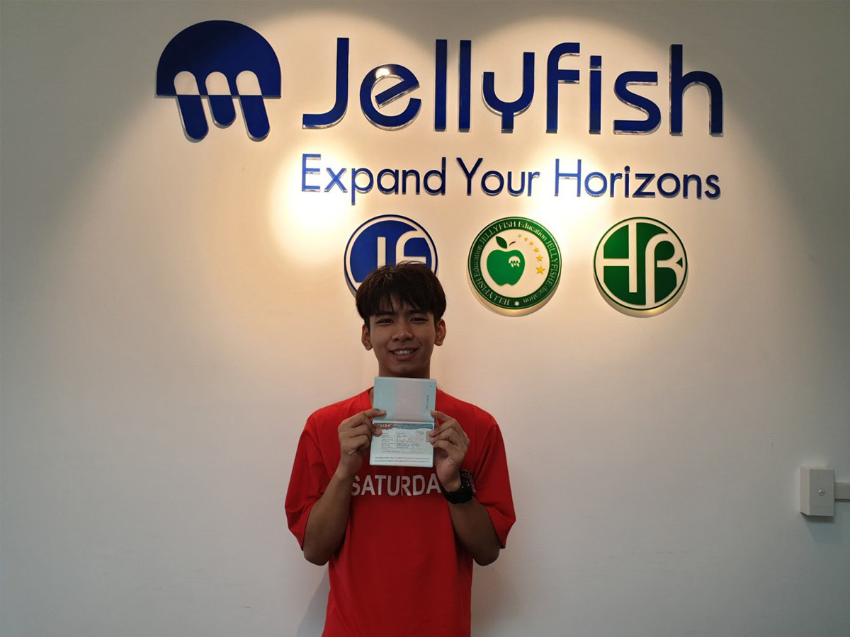 Những gương mặt trẻ trung đã thành công được nhận vào trường và giành được visa Hàn tại Jellyfish